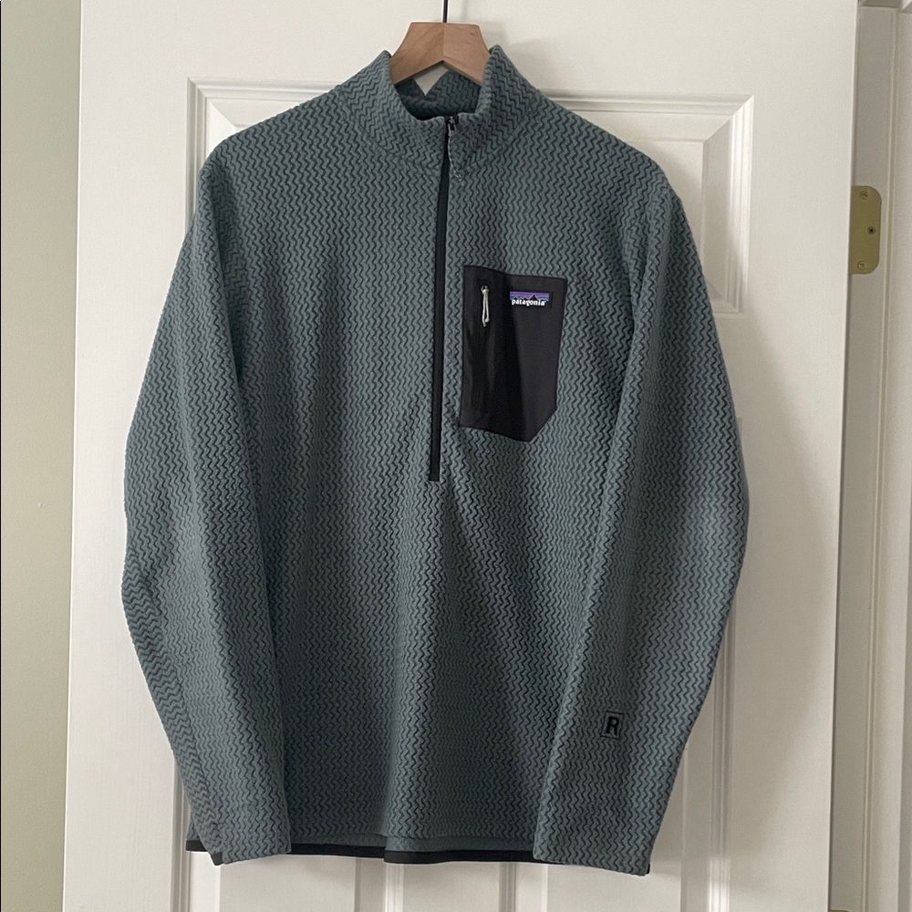 Patagonia Textured slate grey fleece Pullover with Black Pocket